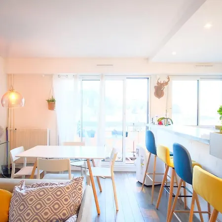 Beautiful And Bright Appt With Eiffel Tower View * Párizs