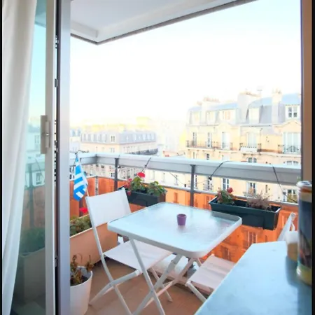 Beautiful And Bright Appt With Eiffel Tower View *