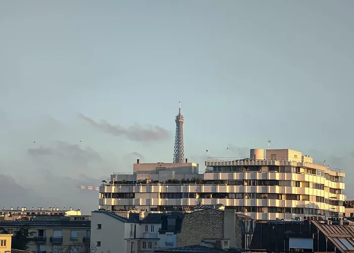 Beautiful And Bright Appt With Eiffel Tower View Paryż