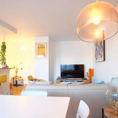 Beautiful And Bright Appt With Eiffel Tower View *