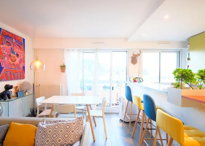 Beautiful And Bright Appt With Eiffel Tower View * Париж